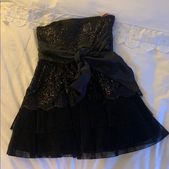 Gorgeous Betsy Johnson size 10 dress - Picture 2 of 3